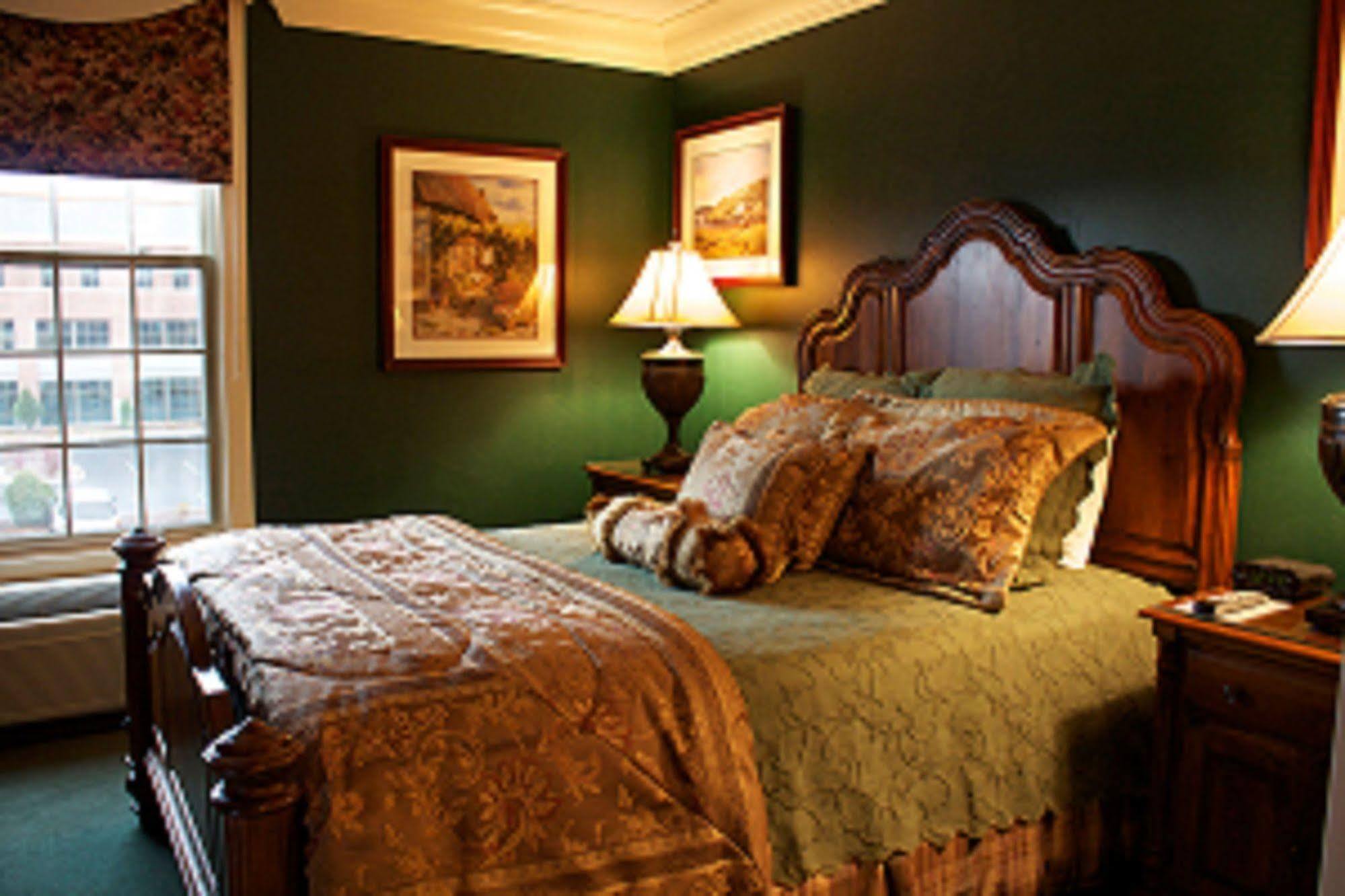 Saint Brendan'S Inn Green Bay Extérieur photo