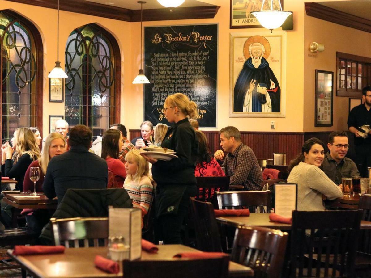 Saint Brendan'S Inn Green Bay Extérieur photo